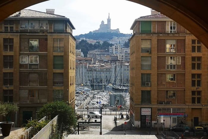Private urban hike, from the ancient city to street art