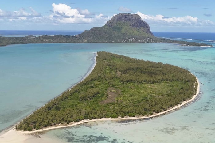 Day Trip to Benitiers Island & Crystal Rock