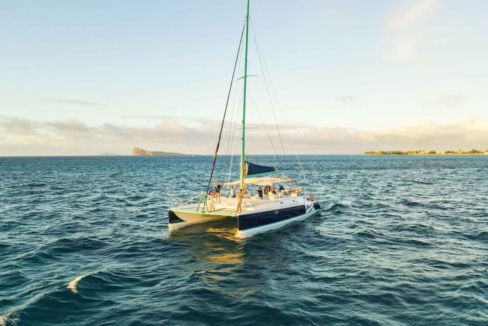 Maurícias: cruzeiro de catamarã ao pôr do sol no norte, bebidas e snacks