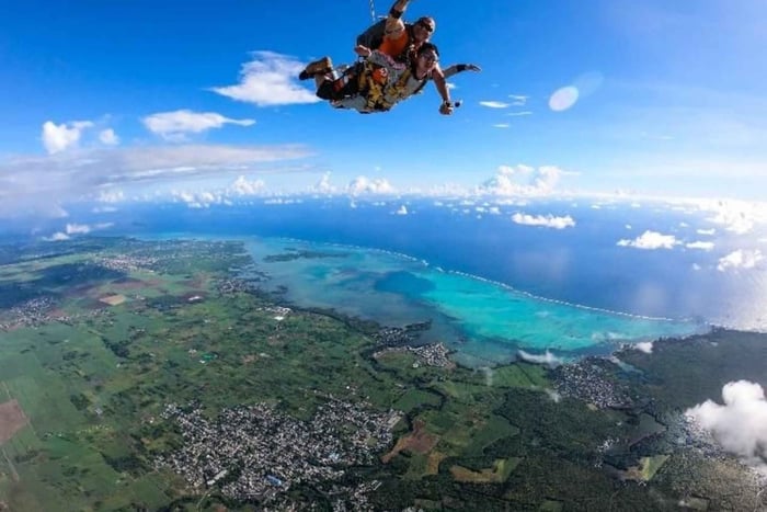 Île Maurice : saut en parachute en tandem à 3 000 m avec moniteur
