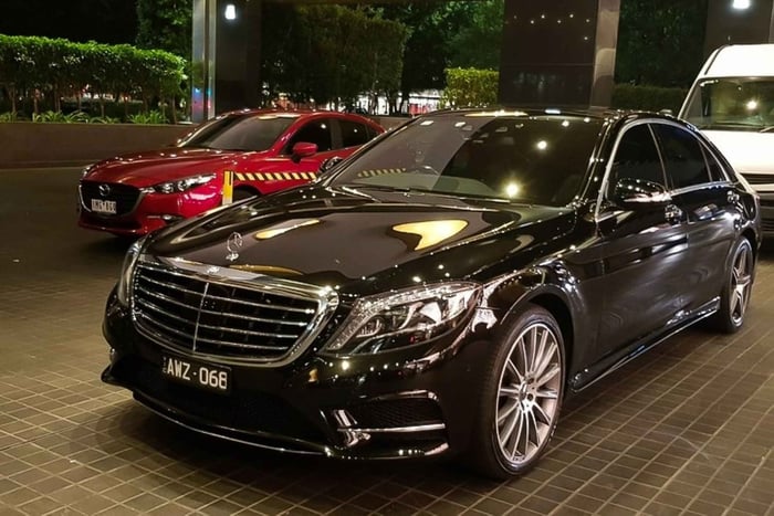 Prywatny transfer z CBD na lotnisko w Melbourne - 11 podróżnych