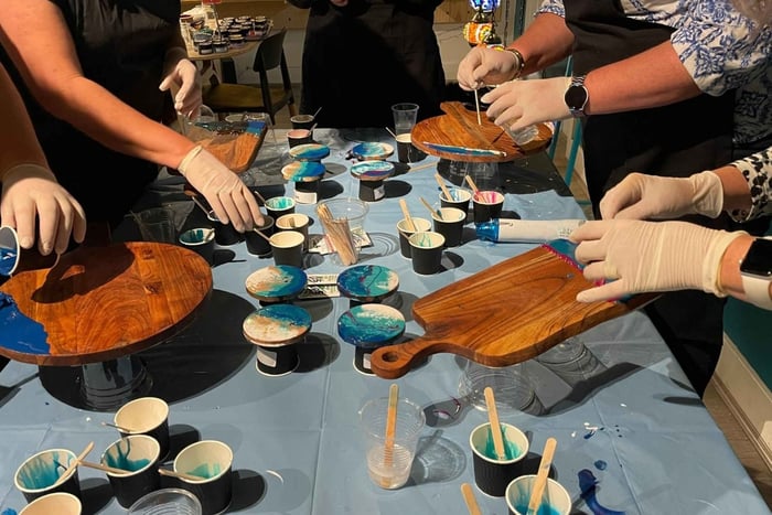 Мельбурн: Занятия по искусству из смолы - Cheeseboard & Coasters