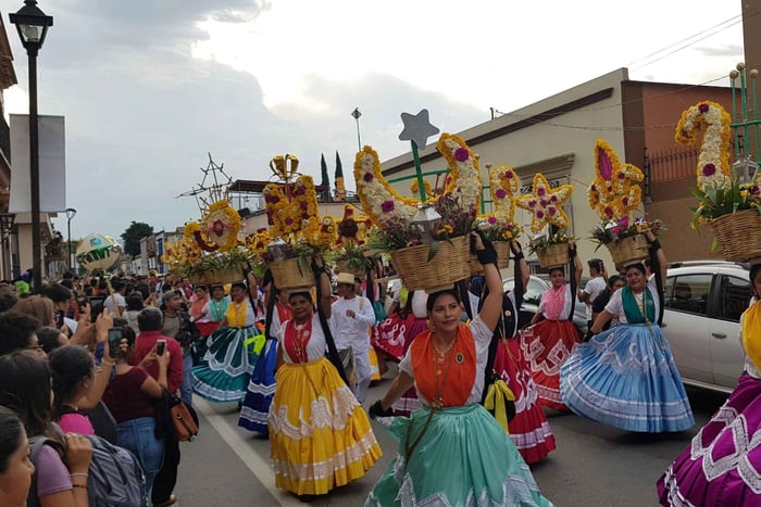 3 full Guelaguetza experiences in Oaxaca: sightseeing tour, auditorium, and cheese