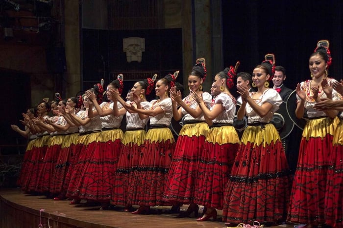 Disfruta del Ballet Folclórico en el Palacio de Bellas Artes.