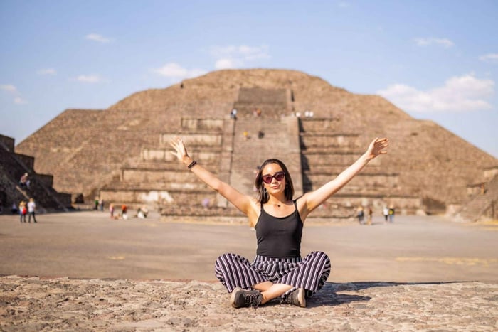 Ab Mexiko-Stadt: Geführte Tour zu den Pyramiden von Teotihuacán & zur Höhle