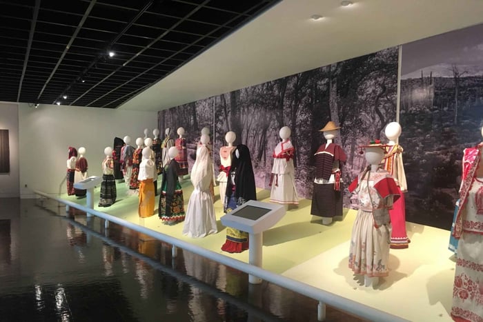 Conheça o México através de seus bordados e tecidos. Tour e oficina.