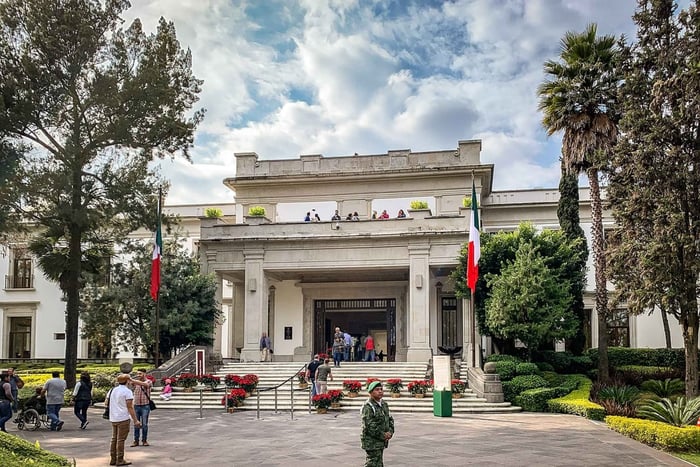 Mexico City: Discover Los Pinos Residence Tour and Cablebus