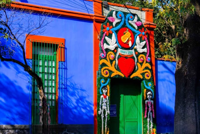 Mexico City: Entrance to the Frida Kahlo Museum and the Anahuacalli Museum