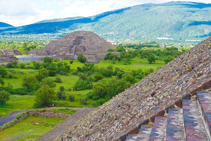Mexico City: Explore Teotihuacan, Guadalupe, Xochimilco, Coyoacán, and more in 2 days