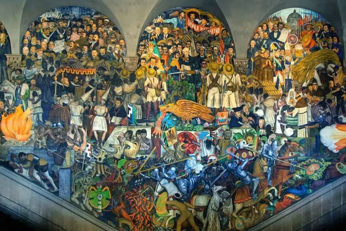 Mexico City: Historical Center Walking Tour with Murals