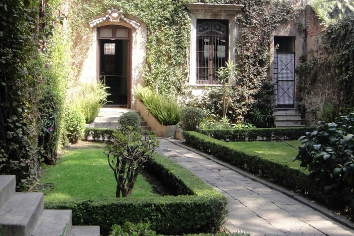 Mexico City: León Trotsky House Museum Tour in Coyoacán with a Professor