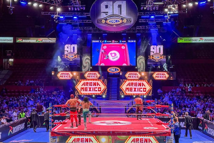 Mexico City: Mexican nightlife with shots and lucha libre