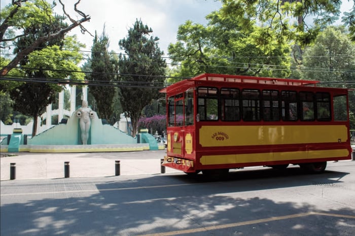 Mexico City: Mexico Tram, Iconic Landmarks, and Legends