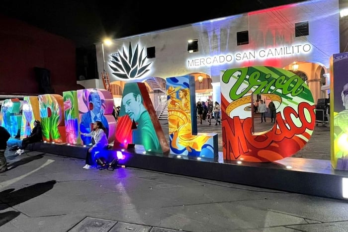 Mexico City: Night Tour in Plaza Garibaldi Cultural Walking Tour