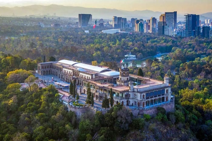Mexico City: private tour guide through Chapultepec Castle