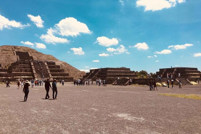 Mexico City: Private Tour to Teotihuacan with Early Admission or Afternoon Tour