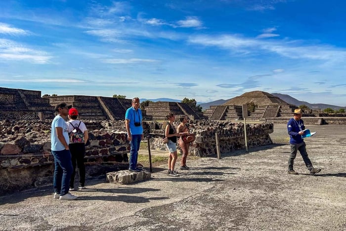 Mexico City: Teotihuacan Morning Half-Day Tour with Lunch