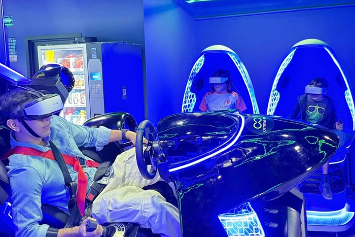 Mexico City: Virtual Reality Experience with Arena and Simulators