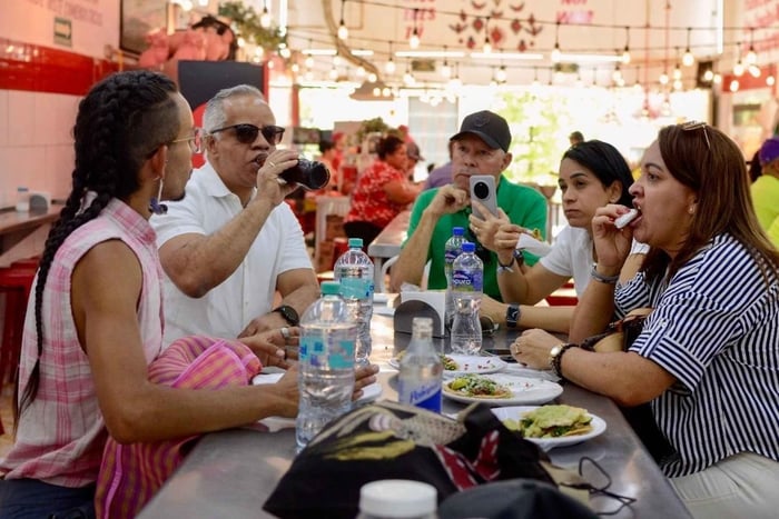 Mexico City: Zocalo Tacos Tour by Michelin-Star Chef Torres