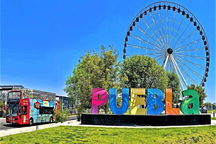 Puebla: Hop-on Hop-off Stadttour und Aussichtsrad