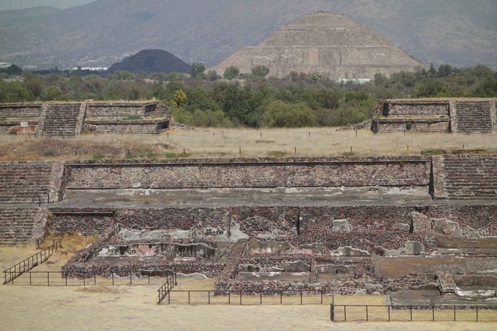 Shared Balloon Flight in Teotihuacan with transfer