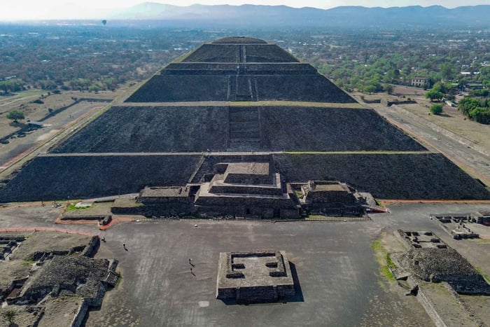 Teotihuacan: Private Tour with Archeologist & Hotel Pick-up