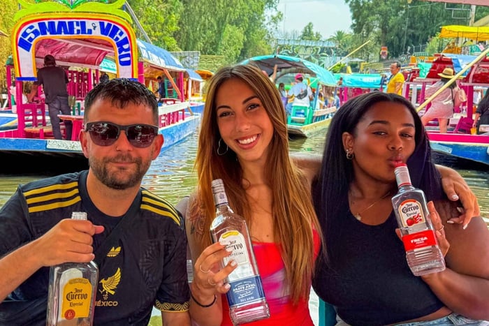 Xochimilco: Tequila tasting (unlimited) and cultural party on a boat