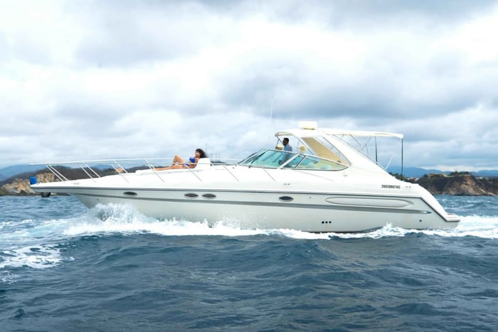 La Crucecita: Crucero privado en yate por Huatulco con bebidas