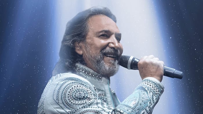 Marco Antonio Solís Mexico City