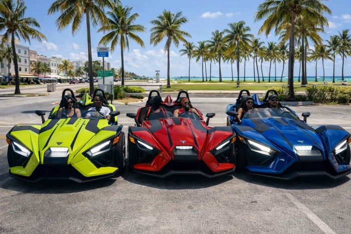 Доступная аренда Polaris Slingshot – получите 1 час бесплатно