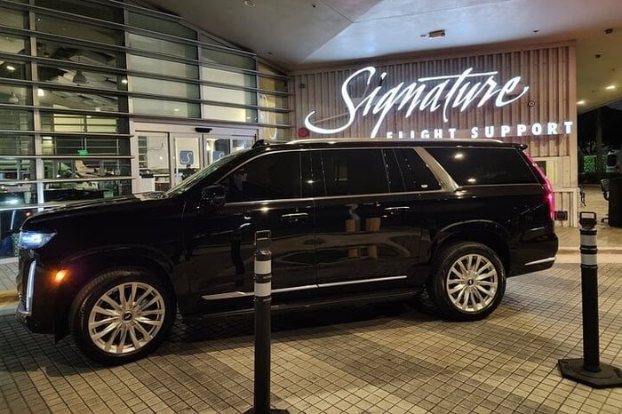 Luxury Limo and Car Service at Miami International Airport