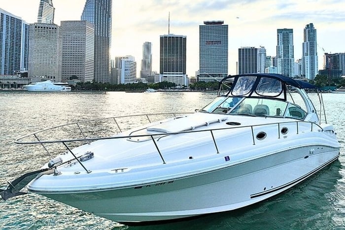 Miami Private Yacht Rental 2 to 4 hours for 12 people
