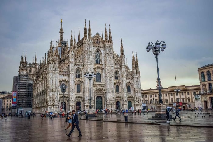 Airport Pickup, Duomo, and Piazza del Duomo Tour