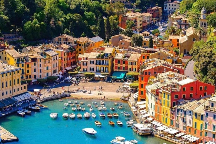 From Milan: Genoa day trip with Portofino private boat ride