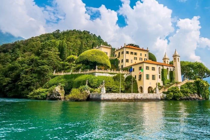 From Milan: Lake Como, Bellagio & Varenna with Private Boat