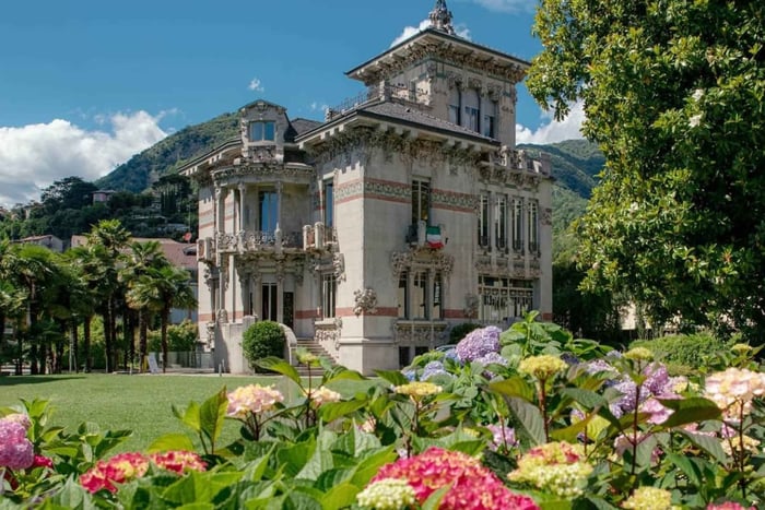 Fra Milano: Tog til Comosjøen, ferge og Villa Bernasconi