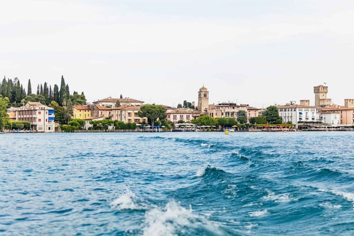 Da Milano: Escursione guidata a Verona e al Lago di Garda