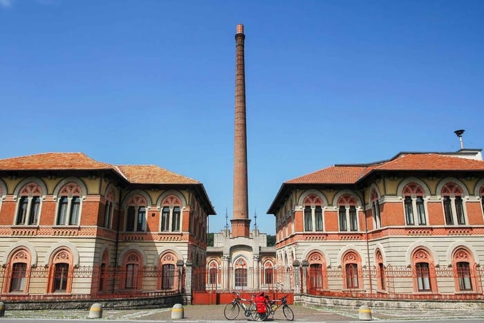 Guided tour of the Crespi d'Adda Workers' Village: discover its secrets and curiosities