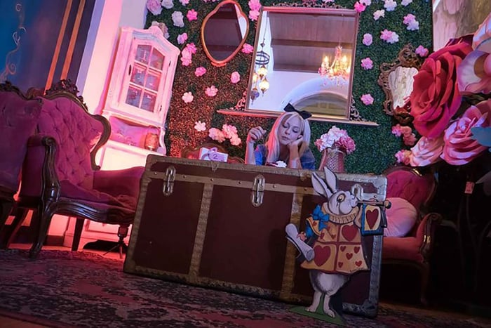 Milão: Experiência interativa e jogos de Alice no País das Maravilhas