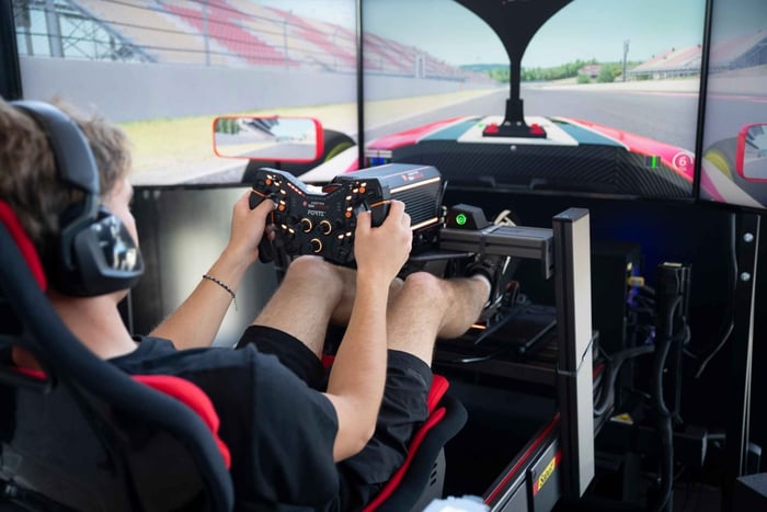 Lainate, Milano: Dynamic Driving Simulator Experience