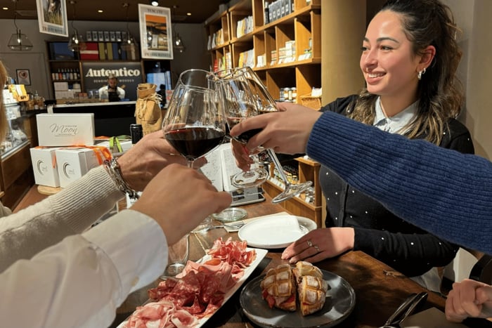 Milan: Aperitivo with Food Selection & a Glass of Wine