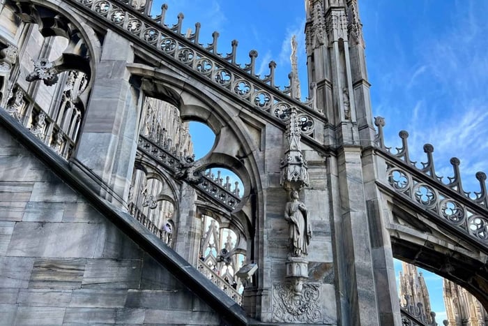 Milan: Express Duomo Semi-Private Guided Tour with Terrace