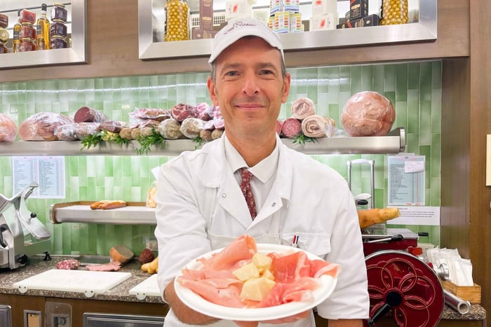 Milan: Food tasting tour of Hidden Gems (Small Groups)