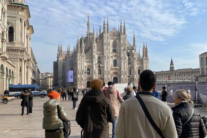 Milan: History & Street Food Tour with Wine Tasting