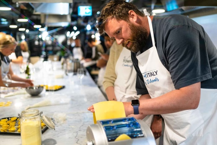 Milano: lezione di pasta con gelato o tiramisù e vino a volontà