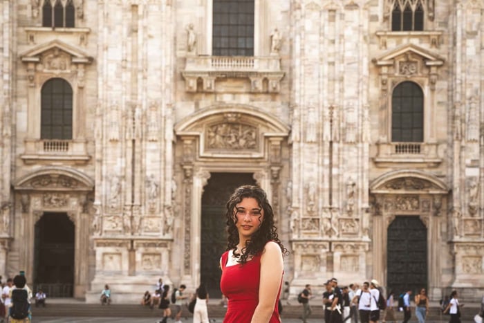Milan: professional photo shoot with instant Polaroid