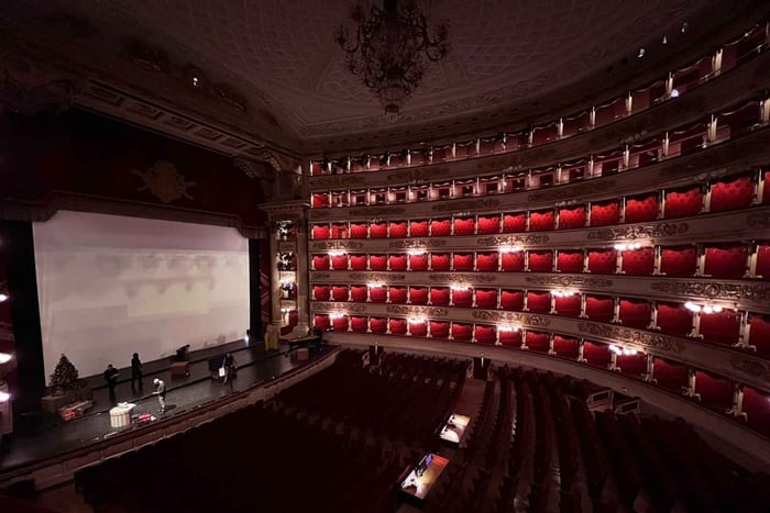 Milan: Scala Theater and Duomo Cathedral Guided Tour