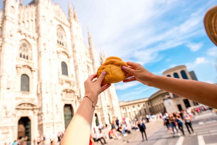 Milan: Street Food Walking Tour with Local Guide