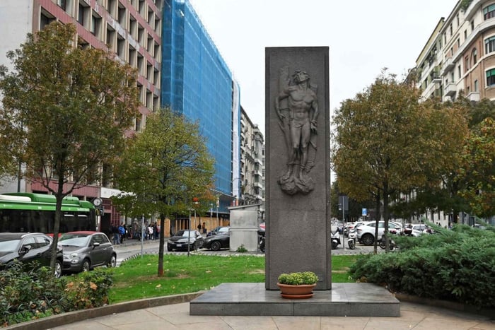 Milan: World War II Walking Tour (Resistance, Shoah...)