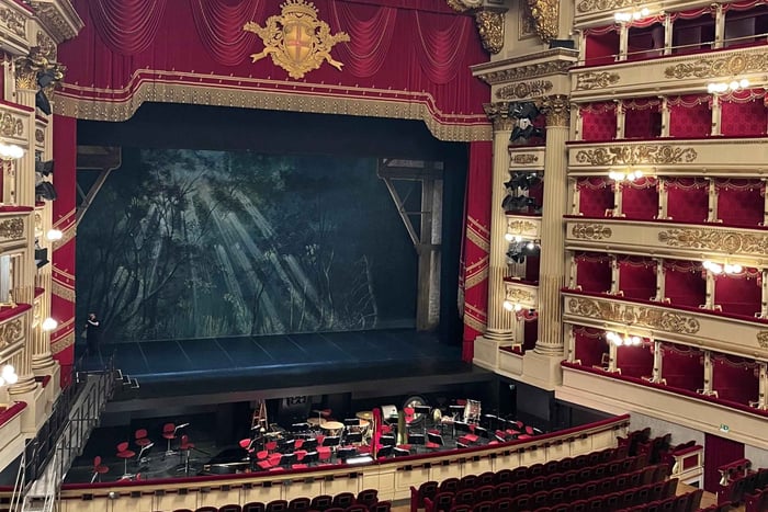 Milão: Excursão a pé Teatro La Scala, Cripta de Verdi e CityLife